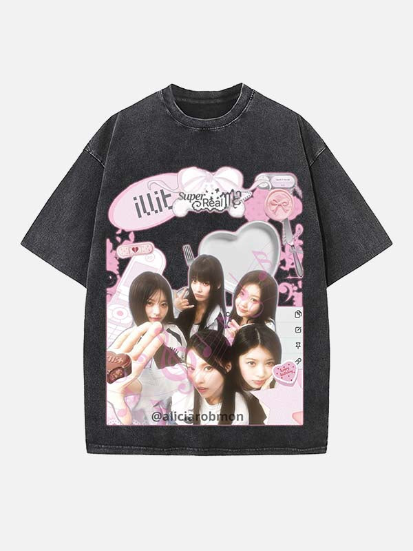 ILLIT Print Round Neck T-shirt